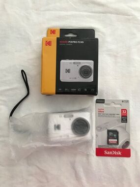 KODAK PIXPRO FZ45 + 32GB SD Memory Card Digital Camera White